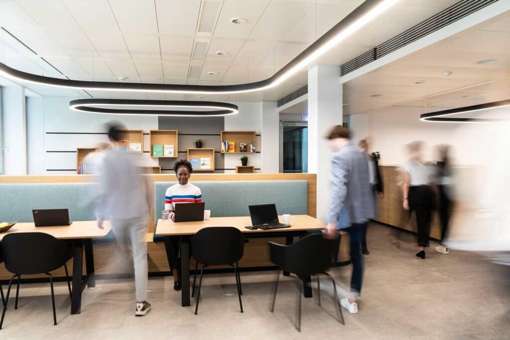 Arbeiten bei Ventum - geschäftiges Treiben im Open Space