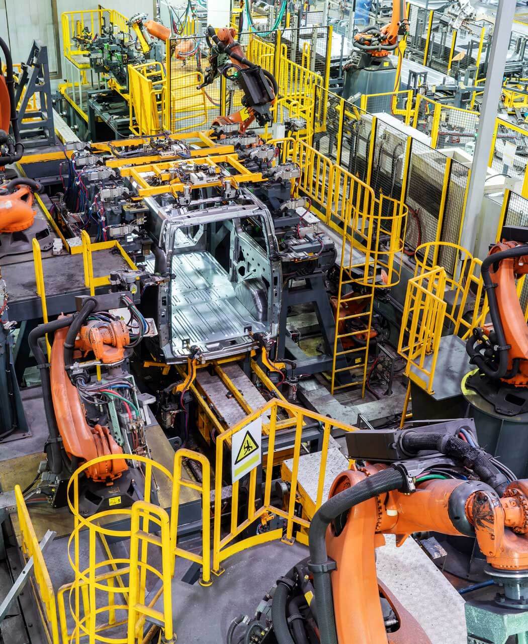 KI-basierte Optimierung der Maschinenbeschickung durch Echtzeit-Produktionsdaten